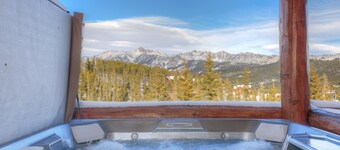 Ski-in/ski-out home w/private hot tub in Moonlight Basin - Saddle Ridge - Montana Mountain Chalet