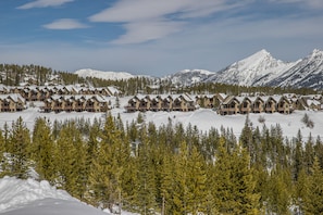 Exterior - Ski-in/ski-out w/private hot tub in Moonlight basin - Saddle Ridge - Slopeside Luxury Chalet (Big Sky)