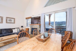 Télévision, cheminée