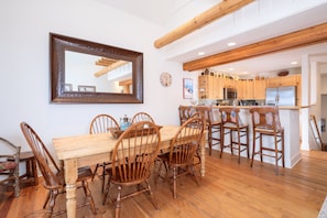 Dining - Ski-in/Ski-out w/Private Hot Tub & Pet Friendly in Moonlight - Saddle Ridge - Mountain Vista Chalet (Big Sky)