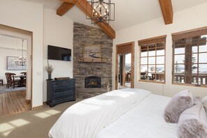 4 bedrooms, iron/ironing board, free WiFi, bed sheets
