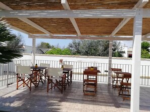 Outdoor dining - Xenios Torre Suda (Torre Suda)