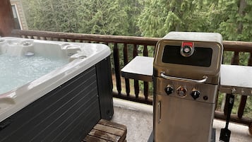 Bañera de hidromasaje al aire libre