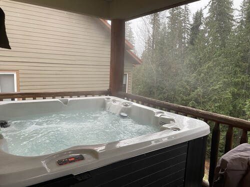 3 Bedroom Stone Creek Townhome at Fernie Alpine Resort with Hot Tub and Ski-In