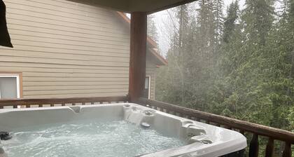 3 Bedroom Stone Creek Townhome at Fernie Alpine Resort with Hot Tub and Ski-In