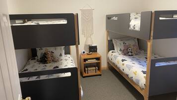 3 dormitorios, cuna de viaje, wifi gratis y ropa de cama