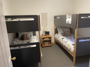 3 dormitorios, cuna de viaje, wifi gratis y ropa de cama