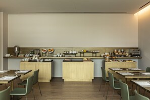 Desayuno bufé gratuito y diario