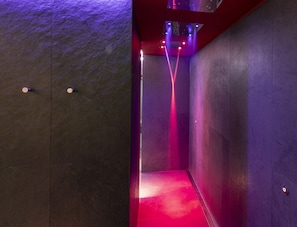 Sauna, bain de vapeur, soins du corps, massage en profondeur