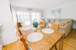 Interior - South End Sunset - Stones throw from Ocean & Sound (Wrightsville Beach)