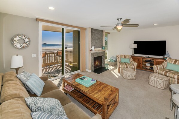 Televisión, chimenea, futbolito y tenis de mesa 