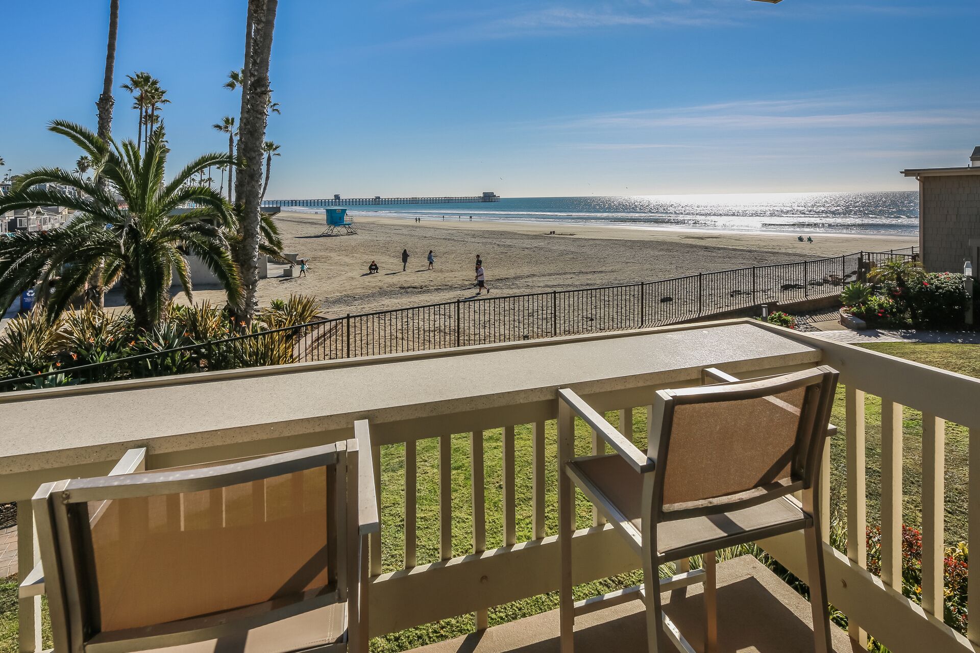 Upper Beachfront Cottage -Steps from the beach - D10 North Coast Village