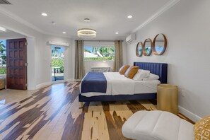 4 bedrooms, in-room safe, desk, iron/ironing board