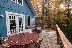 Outdoor dining - Cozy Mountain Escape (Mount Jackson)