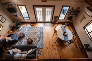 Smart TV, fireplace, books