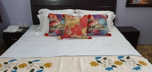 Free WiFi - Columbine Bed And Breakfast (Gilgit)