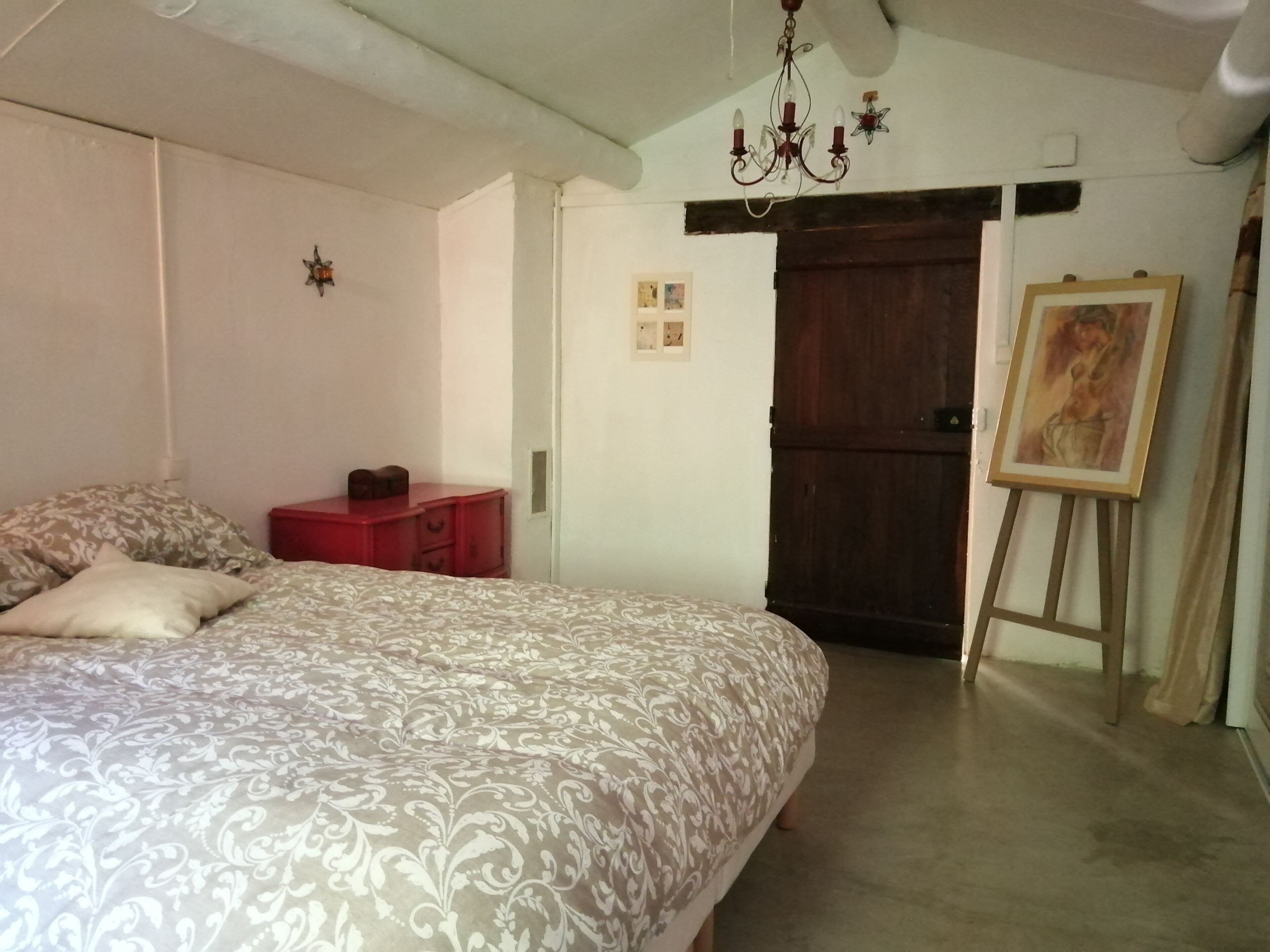 2 bedrooms, bed sheets