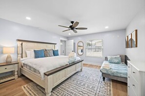 7 bedrooms, desk, iron/ironing board, travel crib