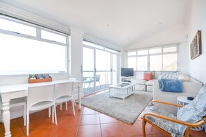 Living area - Oceanfront Penthouse (Cape Town)