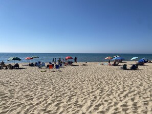 Beach nearby, sun loungers, beach towels - Brand New House, Sleeps 8, Private Beach Rights, Hot Tub! (Lakeside)