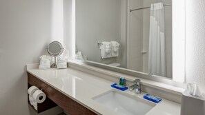 Doccia, asciugacapelli, asciugamani, sapone