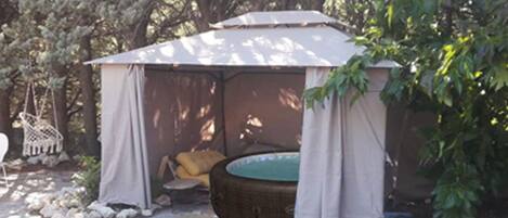 Bain à remous extérieur