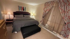 2 bedrooms, desk, iron/ironing board, free WiFi - Warm and Cozy Condo: Perfect for Fall Foliage Getaways! (Laconia)