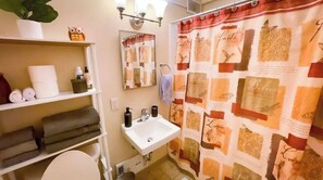 Combined shower/bathtub, hair dryer, towels, soap