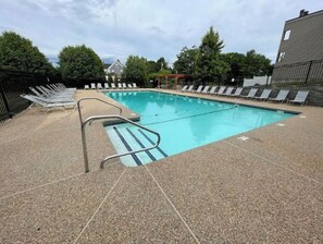 Outdoor pool - Warm and Cozy Condo: Perfect for Fall Foliage Getaways! (Laconia)