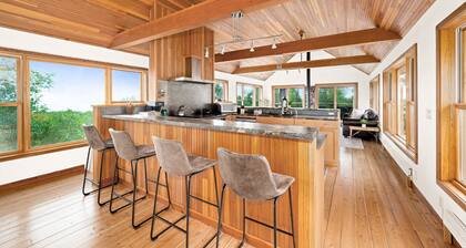 Treehouse Retreat - Wood Burning Sauna - Scenic Views - Sleeps 12!
