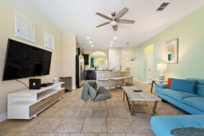 빌라, 침실 5개 | 거실 | 평면 TV