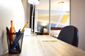 3 camere, una scrivania, ferro/asse da stiro, Wi-Fi gratuito