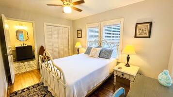1 bedroom, desk, iron/ironing board, WiFi (free)