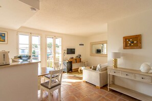 TV - PORT GRIMAUD Bright 2-room apartment - WIFI, balcony, view on canal (Grimaud)