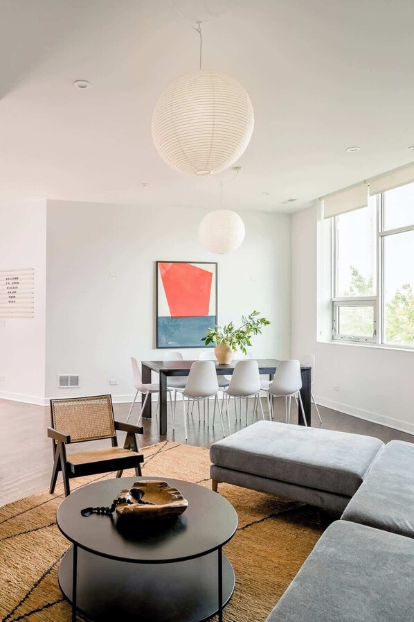 TV, video games, stereo, offices - Luxury Penthouse Loft - Heart of Fulton Market (Chicago)