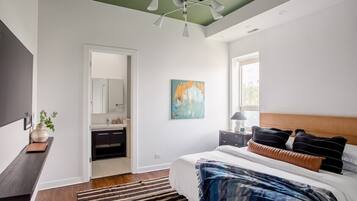 5 bedrooms, desk, iron/ironing board, travel cot