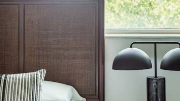 5 bedrooms, desk, iron/ironing board, travel crib