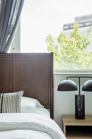 5 bedrooms, desk, iron/ironing board, travel crib - Luxury Penthouse Loft - Heart of Fulton Market (Chicago)