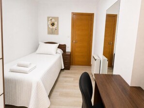 3 bedrooms, iron/ironing board, bed sheets