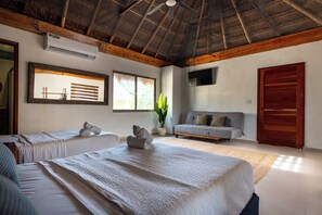 ห้องจูเนียร์ดับเบิล, ระเบียง | เครื่องนอนป้องกันสารก่อภูมิแพ้, ตู้นิรภัยในห้องพัก, Wi-Fi ฟรี