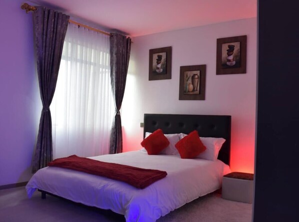 1 bedroom, desk, iron/ironing board, WiFi - Chui House - Luxurious Cozy Studio Apartment in Kilimani (Nairobi)