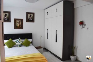 1 makuuhuone, työpöytä, silitysrauta/-lauta, Wi-Fi