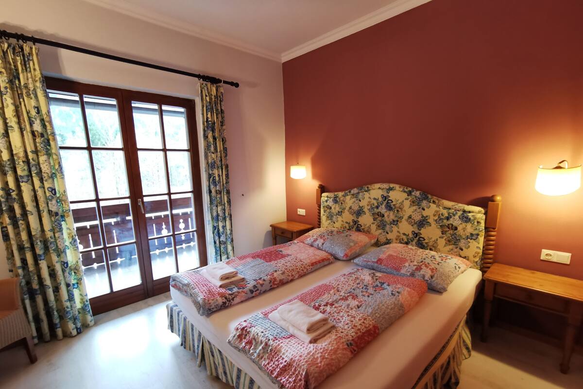 Familien-Suite, 2 Schlafzimmer, Bergblick | Kostenloses WLAN, Bettwäsche