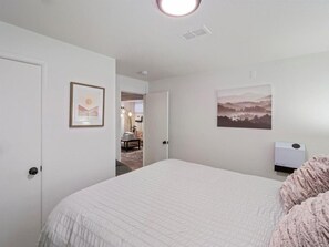 4 室のベッドルーム、WiFi、ベッドシーツ