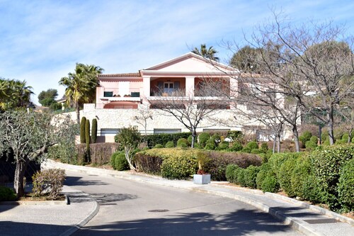 Magnificent sea view villa with swimming pool in private grounds