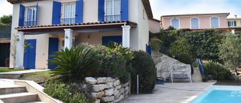 المنشأة من الخارج