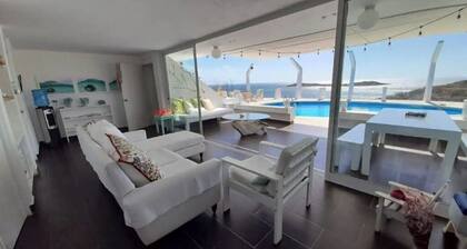 Villa with sea views and private pool in Montecristi