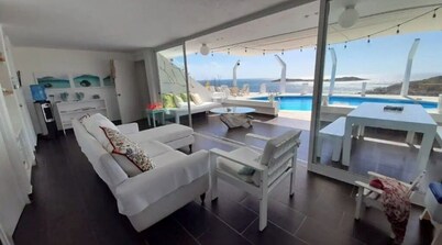 Villa with sea views and private pool in Montecristi