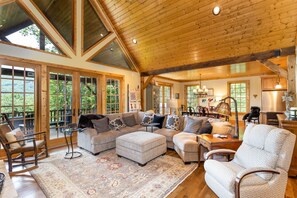 TV, caminetto, lettore DVD