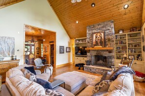 TV, fireplace, DVD player